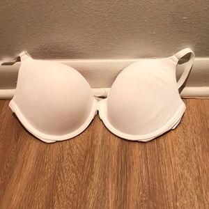NEW Never worn PINK VS Wear Everywhere Push Up Bra